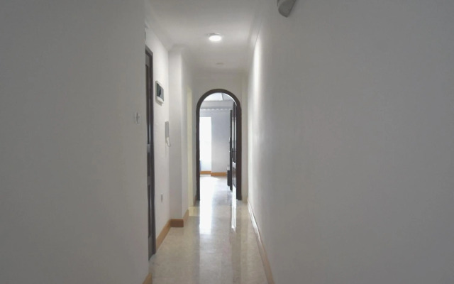 2 bedroom, central and spacious with sea view