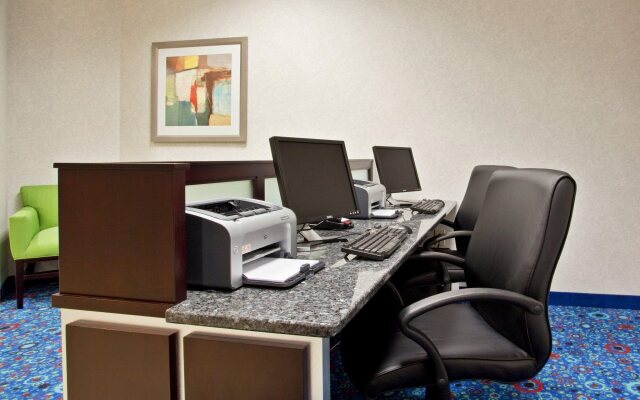 Holiday Inn Express Hotel and Suites Akron South-Airport Area