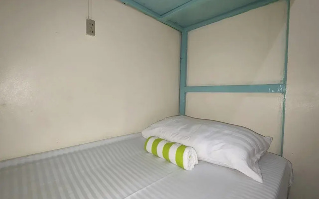 Resort’s Side Hostel near Shangrila