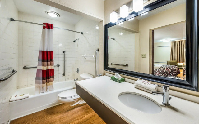 Red Roof Inn & Suites Wapakoneta