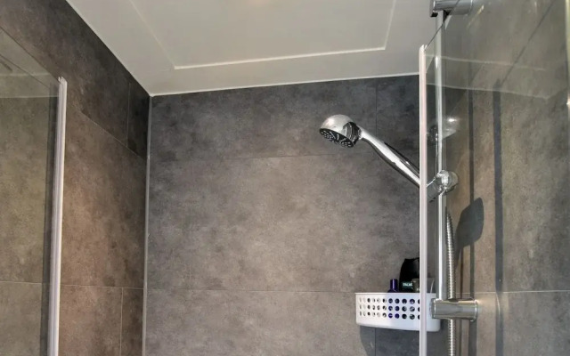 Tasteful Chalet With Veranda in the Veluwe