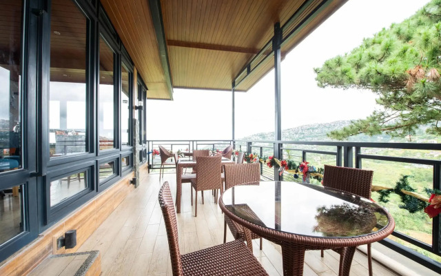 OYO 492 Sunset View Ridge Residences