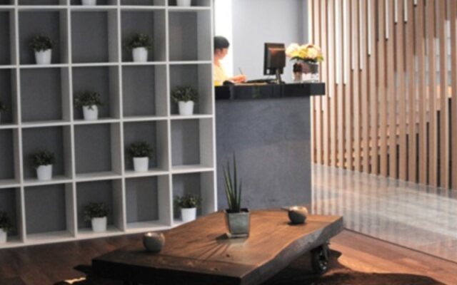 Life Gallery Hotel