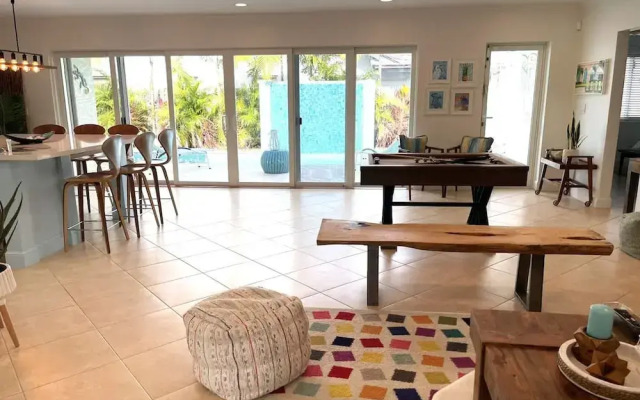 Walking From the Beach 3Br Villa