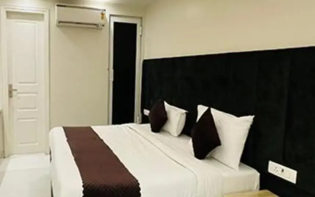 Fabhotel Lands Inn