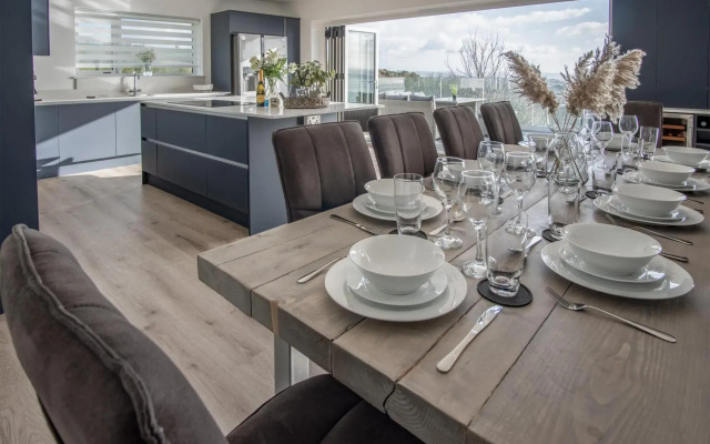 Sunrise - 5 Bedroom Luxurious Holiday Home - Pendine