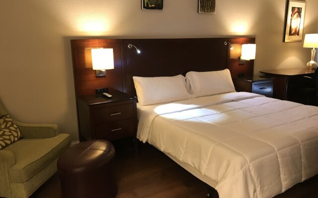 Stratus Suites - Boutique Hotel