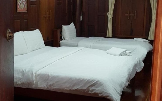 Ruean Mai Chai Khlong – Guest Rooms – Amphawa