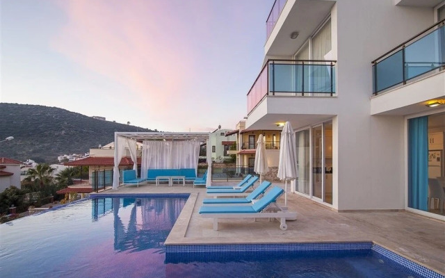 Villa Lotus by Akdenizvillam