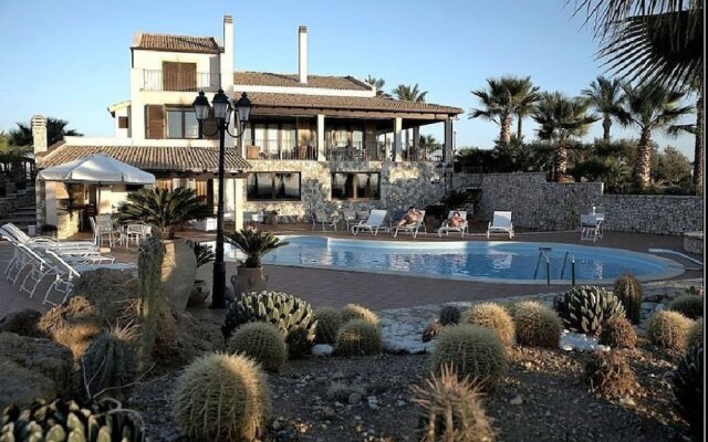 Villa Egadi con Piscina e Campo da Tennis