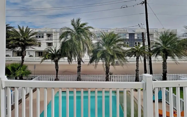 Avg622#2-beach Club 2