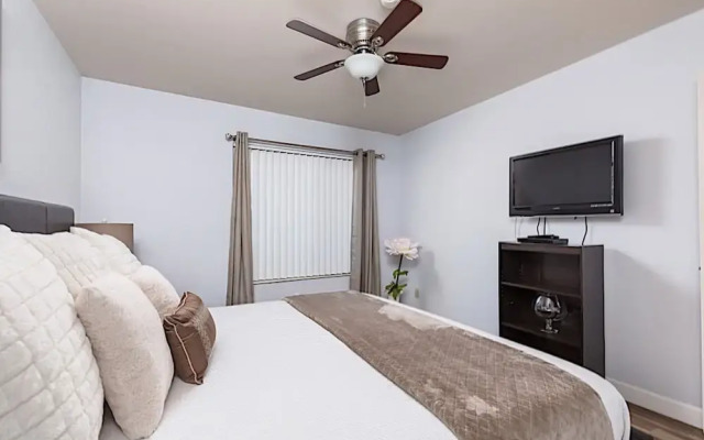 Sunscape Getaway 1BR by Casago