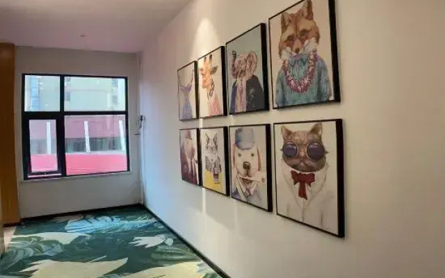 Wonderland Hotel