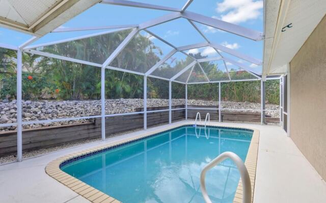 Quiet Inland Home With Pool, two Queen Beds and Grill