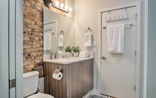 Cityscape I Sleeps 8