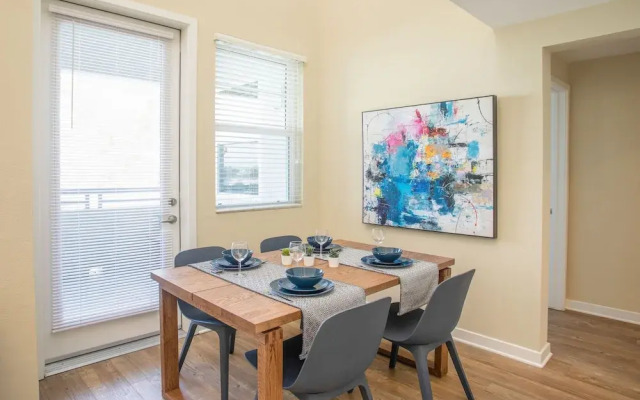 Irvine Deluxe Design Suites by A