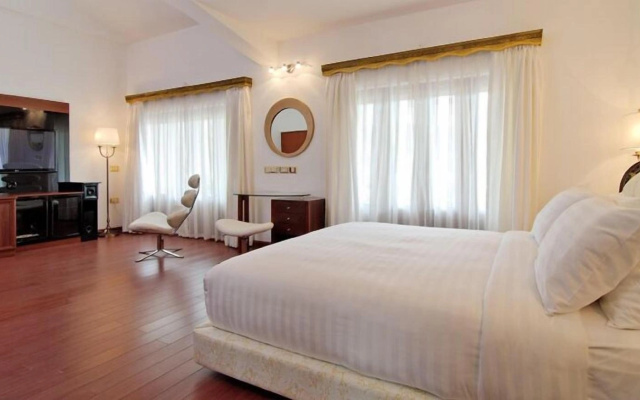 White Pearl Suites by Rosetum