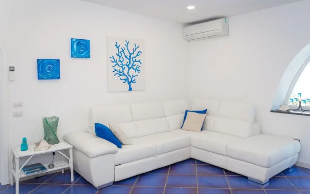 Villa Blue Eyes