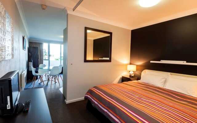 Horizons 414 - Lake Jindabyne Waterfront