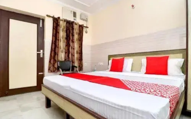 OYO 23084 Chhabra Guest House