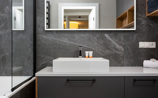 Warsaw Apartment Szajnowicza by Renters