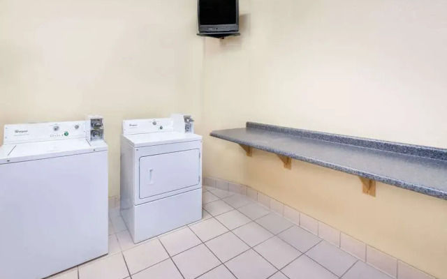 AMERICAS BEST VALUE INN &amp; SUITES KALAMAZOO
