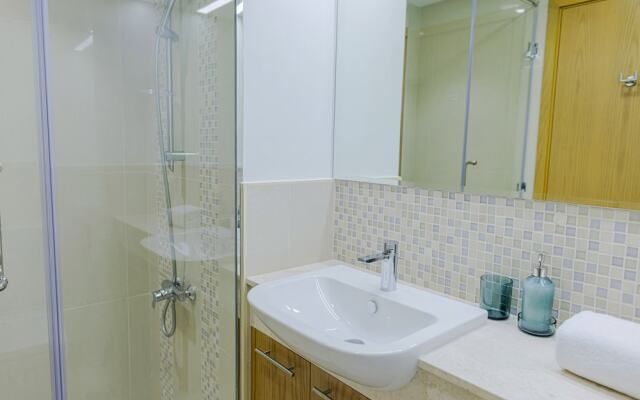 Art-inspired apartment amidst Downtown Dubai