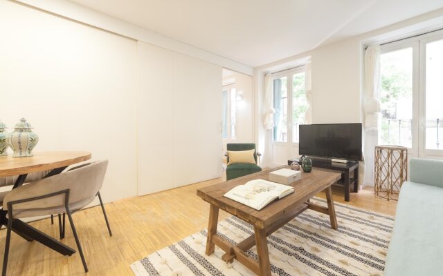 Bright & cosy studio in Puerta del Sol by Allô Housing.