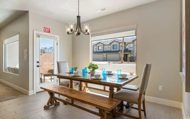 Zion's Paradise 6 Bedroom Townhouse