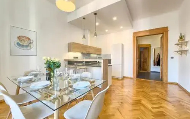 Spacious And Bright Apartment Dusni 13