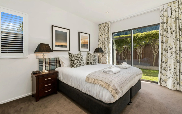 Central Queenstown 3-Bed Villa by Staysouth