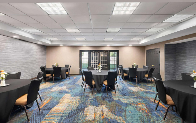 La Quinta Inn & Suites by Wyndham Greensboro NC