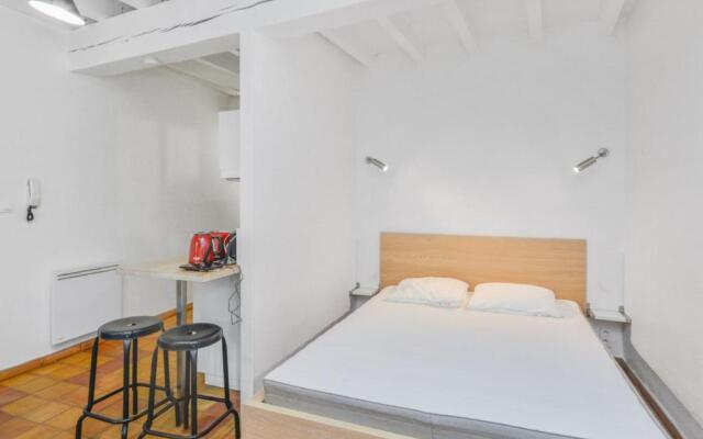 Bright studio near the Popes Palace in Avignon - Welkeys