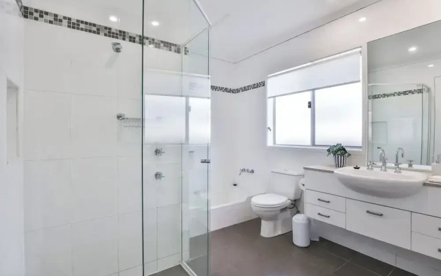 Luxe Waterfront Stay -Tallebudgera Creek