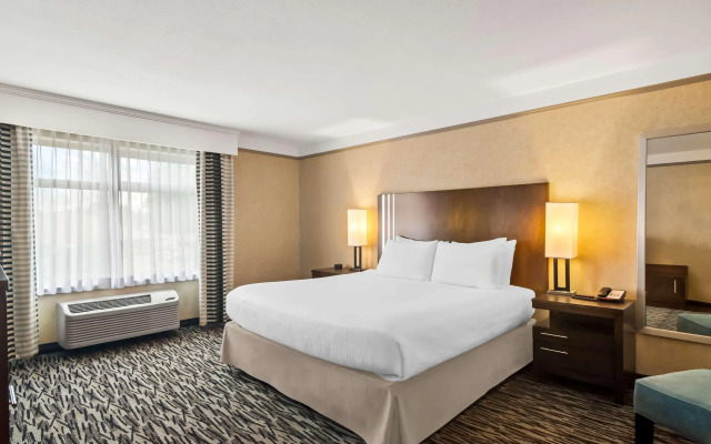 Best Western Plus Pitt Meadows Inn & Suites