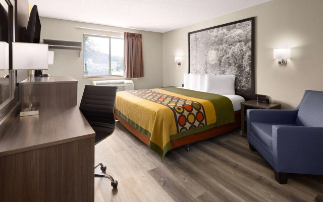 Super 8 by Wyndham Burnham/Lewistown