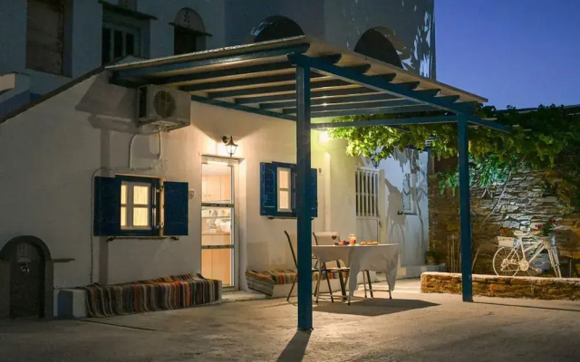 La Luna in Agia Barbara Tinos