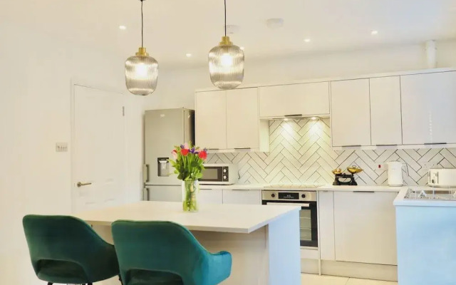 Farnborough 122 Park Road