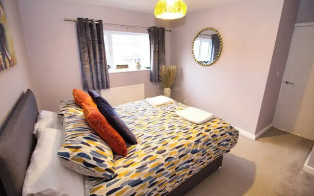 Spacious 3 Bed House - Newly Refurbished