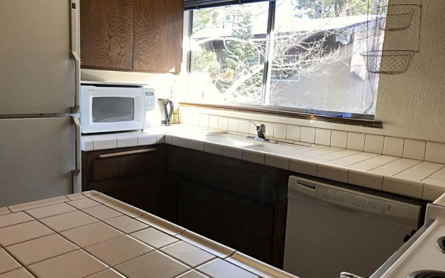 Mammoth Estates - 4 Seasons of Beauty w/ Amenities!