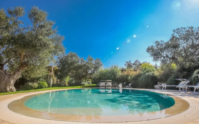 TD Il Vecchio Fienile Outdoor Kitchen with Pool View