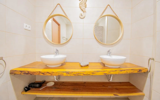 Kizi in Carvoeiro With 1 Bedrooms and 1 Bathrooms