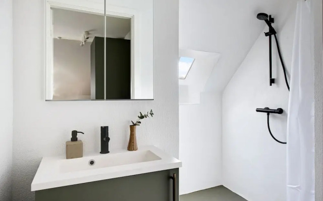 Sanders Charm - Cute 2-bdr Apt With Shared Garden