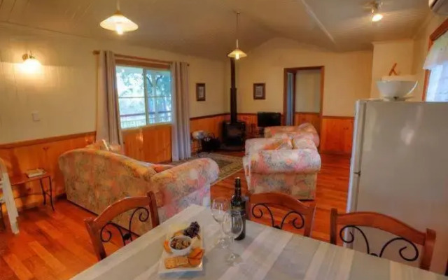 Accommodation Creek Cottages & Sundown View Suites