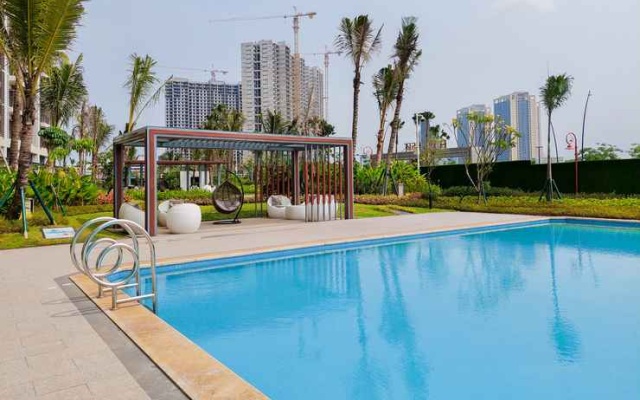 Minimalist and Comfy Studio at Sky House BSD Apartment By Travelio – Pool – Legok