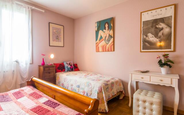 Comfy Holiday Home In Espère With Private Pool