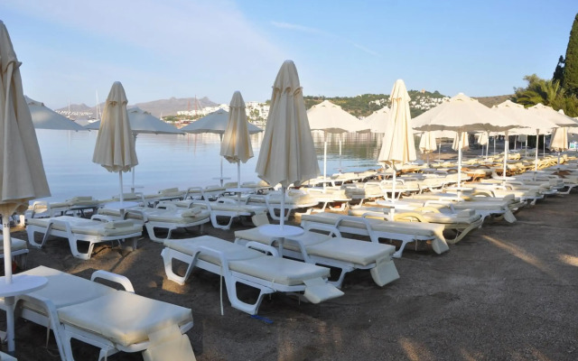 Manuela Hotel