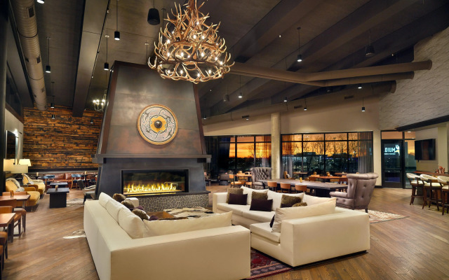 Omni Viking Lakes Hotel