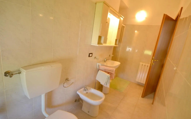 Stunning Cottage in Sesta Godano with Balcony