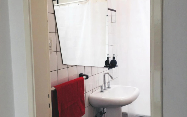 Casa con dos habitaciones y dos patios